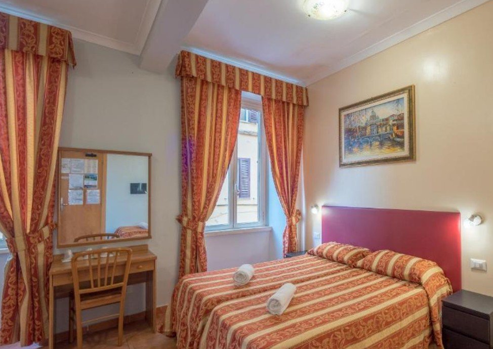 Alessandro Palace Hostel & Bar